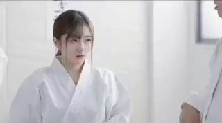 鸡年国外视频网站非常火的华裔淫骚美眉按摩浴缸给大洋屌草白虎逼逼流白浆